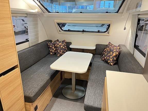 Adria ACTION 391 LH (TRUMA+Golvvärme+1 300kg) 9 of 20