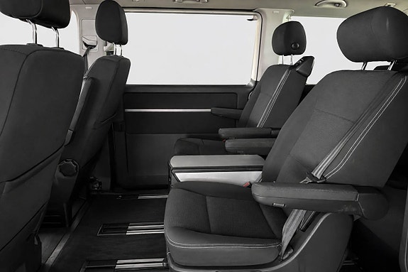 Volkswagen Multivan 10 of 24