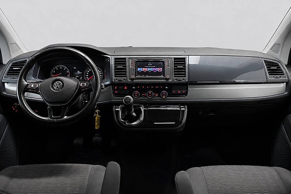 Volkswagen Multivan 13 of 24