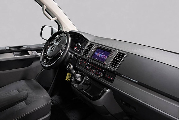 Volkswagen Multivan 12 of 24
