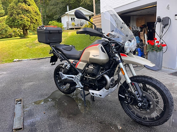 Moto Guzzi V85 TT 6 of 7