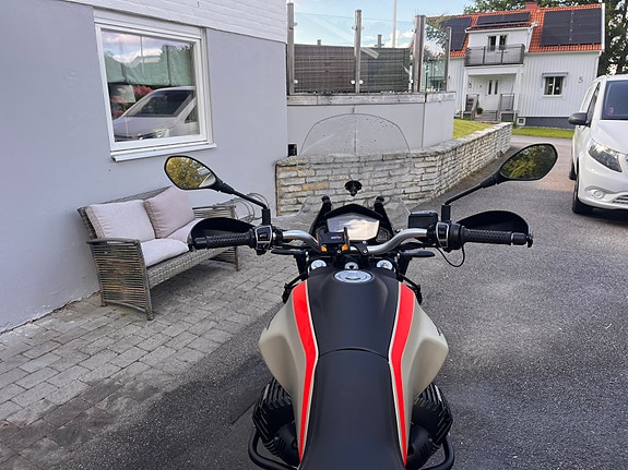 Moto Guzzi V85 TT 3 of 7