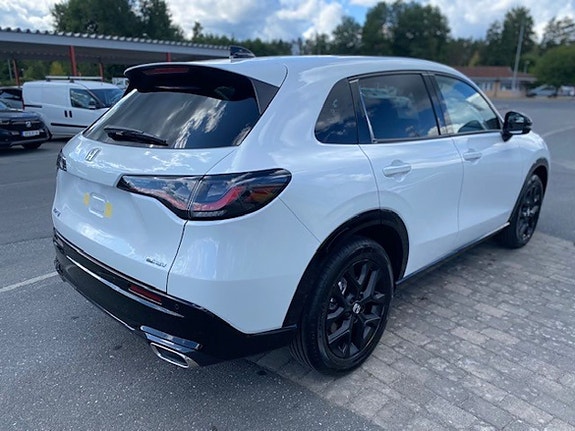 Honda ZR-V 2 of 7