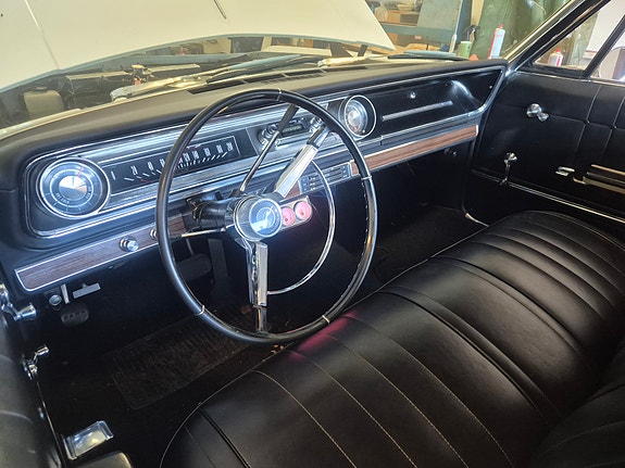 Chevrolet Impala 4 of 6