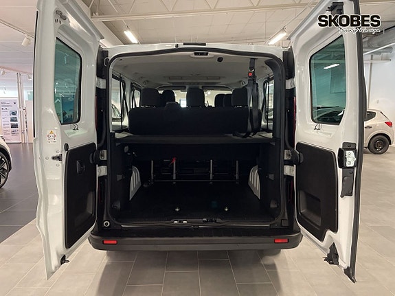 Renault Trafic 9 of 15