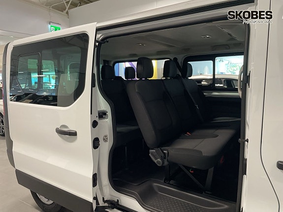 Renault Trafic 10 of 15