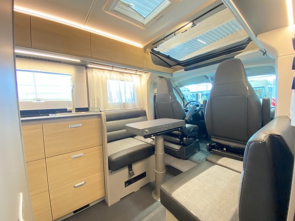 Adria COMPACT SELECT DL (2027 PÅ PLATS+Aut 140hk+Face-to-face-soffa+3 500 kg) 12 of 24