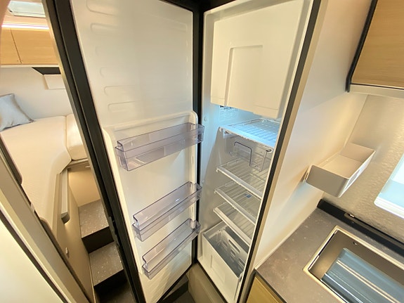 Adria COMPACT SELECT DL (2027 PÅ PLATS+Aut 140hk+Face-to-face-soffa+3 500 kg) 17 of 24