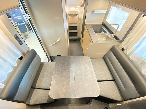 Adria COMPACT SELECT DL (2027 PÅ PLATS+Aut 140hk+Face-to-face-soffa+3 500 kg) 13 of 24
