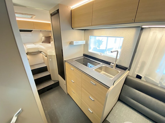 Adria COMPACT SELECT DL (2027 PÅ PLATS+Aut 140hk+Face-to-face-soffa+3 500 kg) 15 of 24