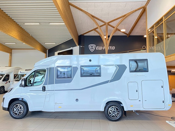 Adria COMPACT SELECT DL (2027 PÅ PLATS+Aut 140hk+Face-to-face-soffa+3 500 kg) 8 of 24