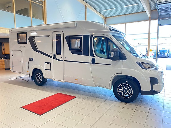 Adria COMPACT SELECT DL (2027 PÅ PLATS+Aut 140hk+Face-to-face-soffa+3 500 kg) 2 of 24
