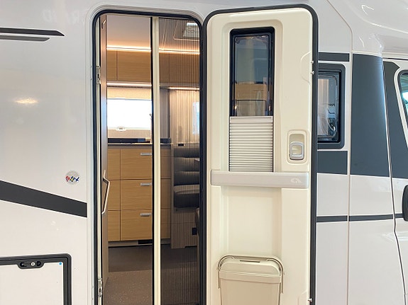Adria COMPACT SELECT DL (2027 PÅ PLATS+Aut 140hk+Face-to-face-soffa+3 500 kg) 11 of 24