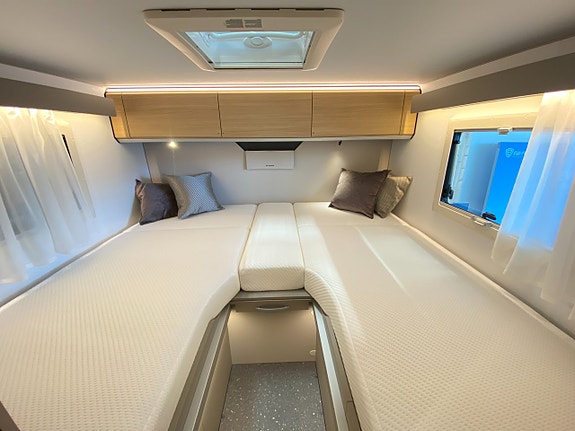 Adria COMPACT SELECT DL (2027 PÅ PLATS+Aut 140hk+Face-to-face-soffa+3 500 kg) 21 of 24