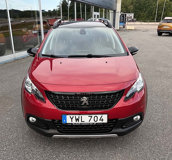 Peugeot 2008 2 of 8