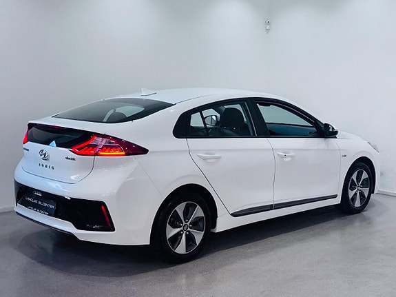 Hyundai IONIQ 23 of 23