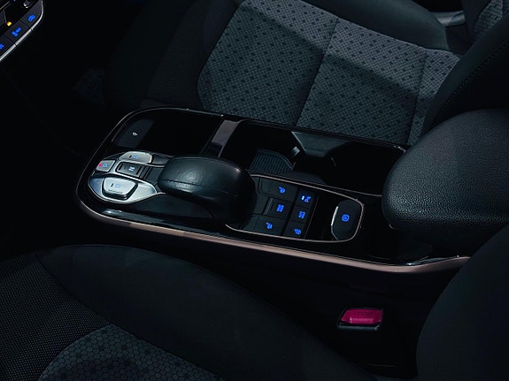 Hyundai IONIQ 12 of 23