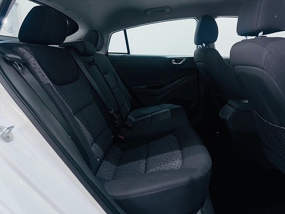Hyundai IONIQ 8 of 23