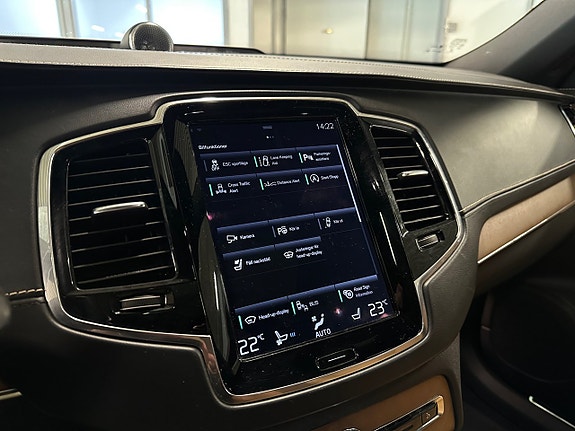 Volvo XC90 17 of 20