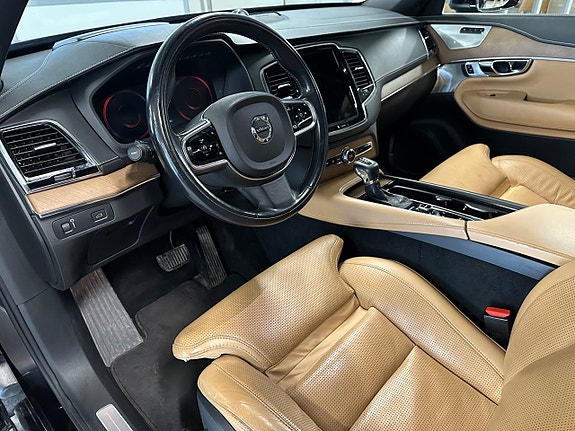 Volvo XC90 10 of 20