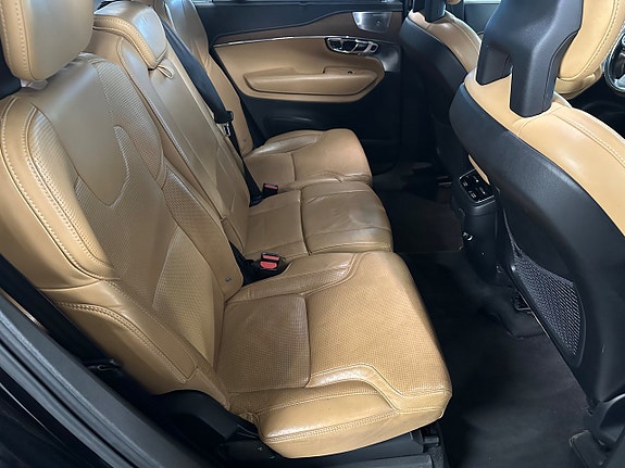 Volvo XC90 8 of 20