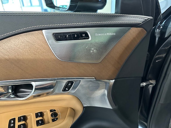 Volvo XC90 11 of 20