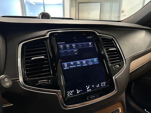 Volvo XC90 16 of 20