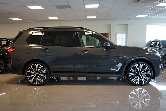 BMW X7 3 of 27