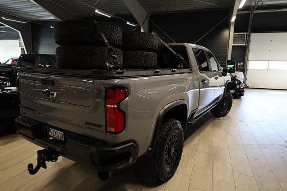 Chevrolet Silverado 2500 5 of 23