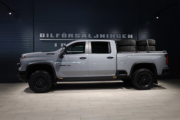 Chevrolet Silverado 2500 3 of 23
