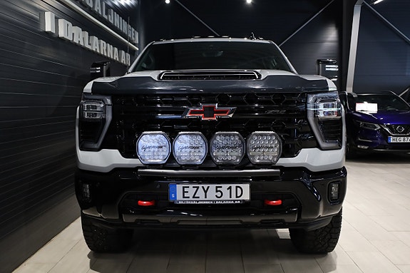 Chevrolet Silverado 2500 2 of 23