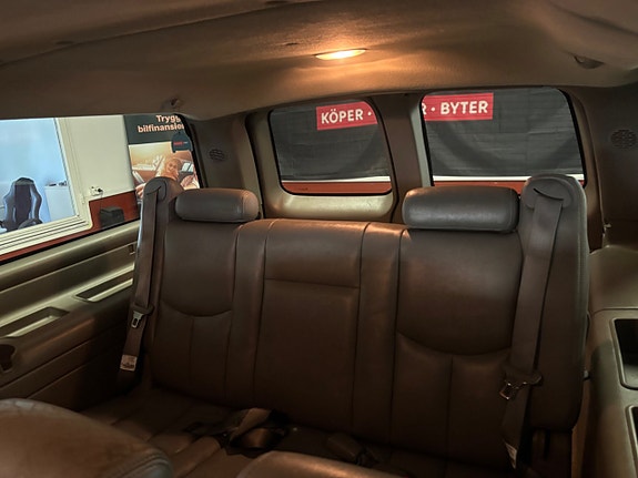 Chevrolet Suburban 7 of 8