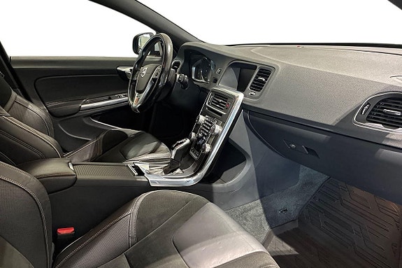 Volvo V60 13 of 23