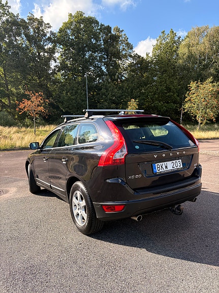 Volvo XC60 2 of 7