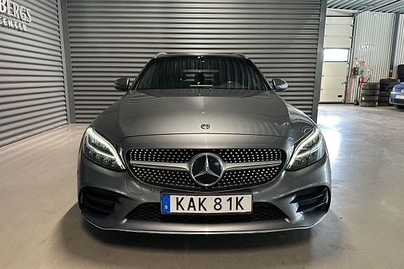 Mercedes-Benz C220 d 2 of 24