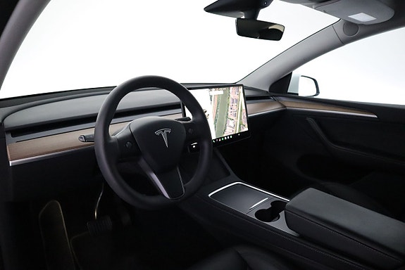 Tesla Model Y 11 of 20