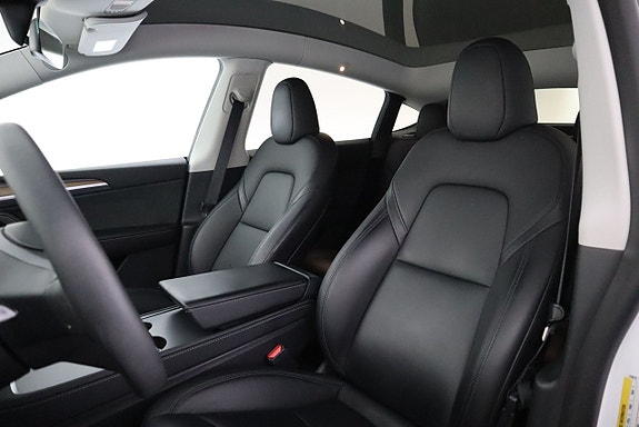 Tesla Model Y 13 of 20