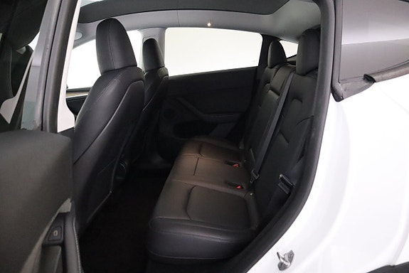 Tesla Model Y 14 of 20