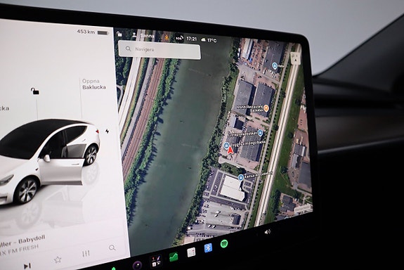 Tesla Model Y 15 of 20