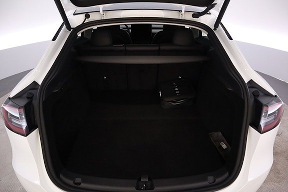 Tesla Model Y 19 of 20