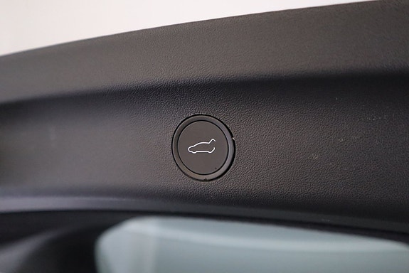 Tesla Model Y 20 of 20