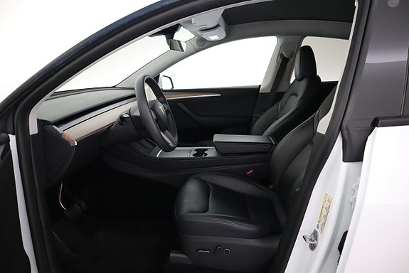 Tesla Model Y 12 of 20