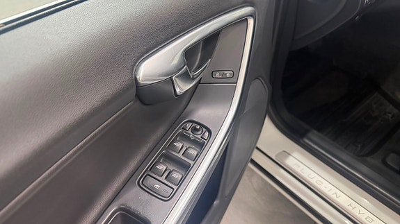 Volvo V60 12 of 16
