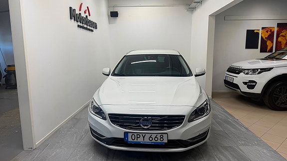 Volvo V60 3 of 16