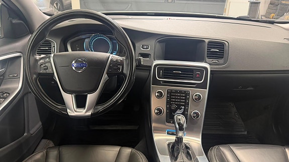Volvo V60 11 of 16