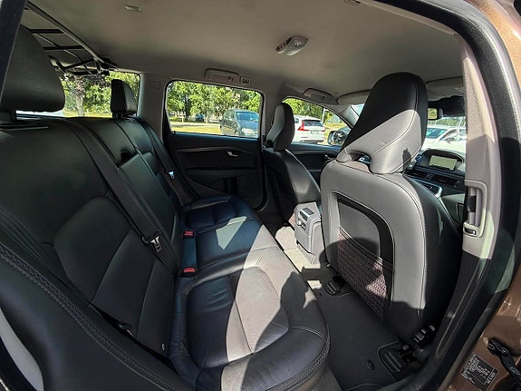 Volvo XC70 14 of 25