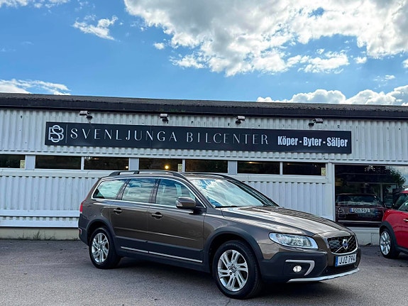 Volvo XC70 2 of 25