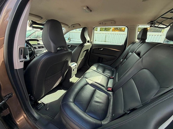 Volvo XC70 12 of 25