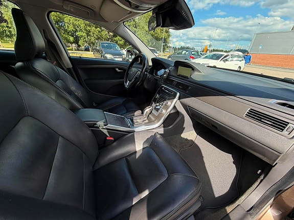Volvo XC70 15 of 25