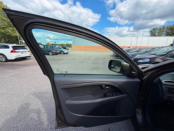 Volvo XC70 11 of 25